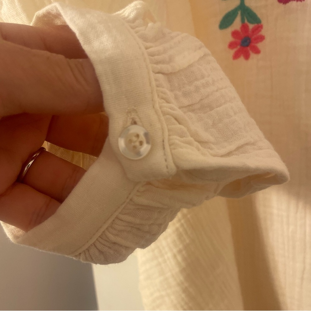 NWOT Easel Embroidered Floral Off White Blouse in Small - Picture 9 of 12